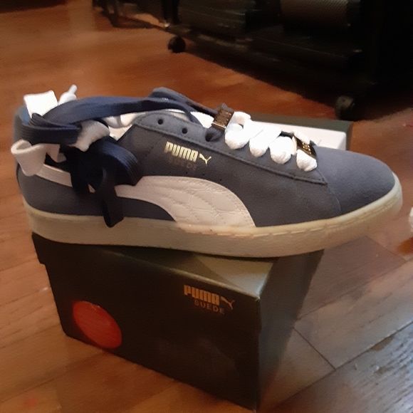 Shoes - Picture 2 of 4